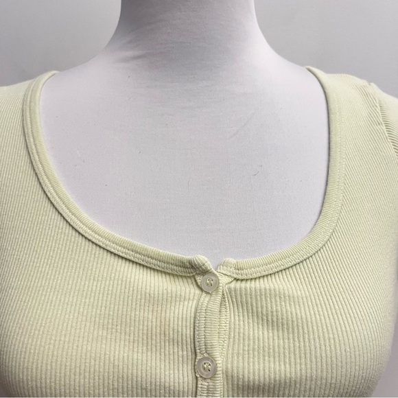 Brandy Melville Light Green Ribbed Button Up Cropped Short Sleeve Henley - Picture 2 of 8